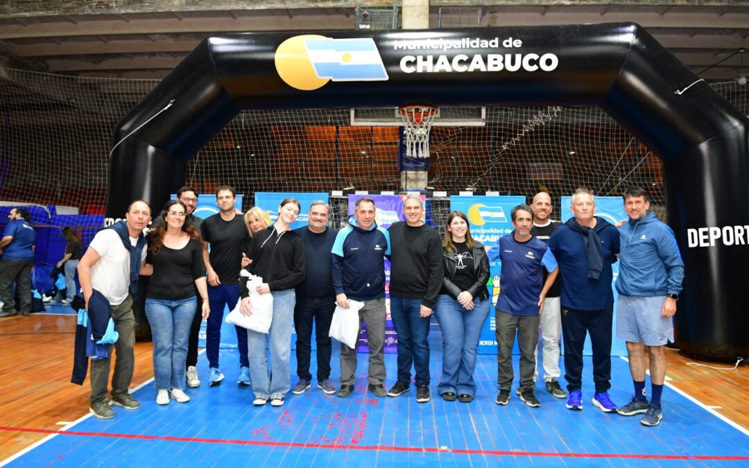 Golía entregó indumentaria a los representantes de Chacabuco para los Juegos Bonaerenses 2025