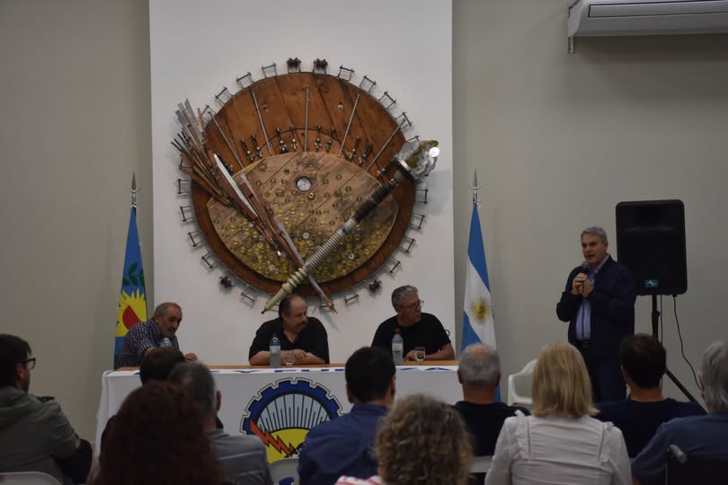 Golía acompañó la presentación del libro «Milei: la nueva estafa neoliberal» de Gustavo Campana