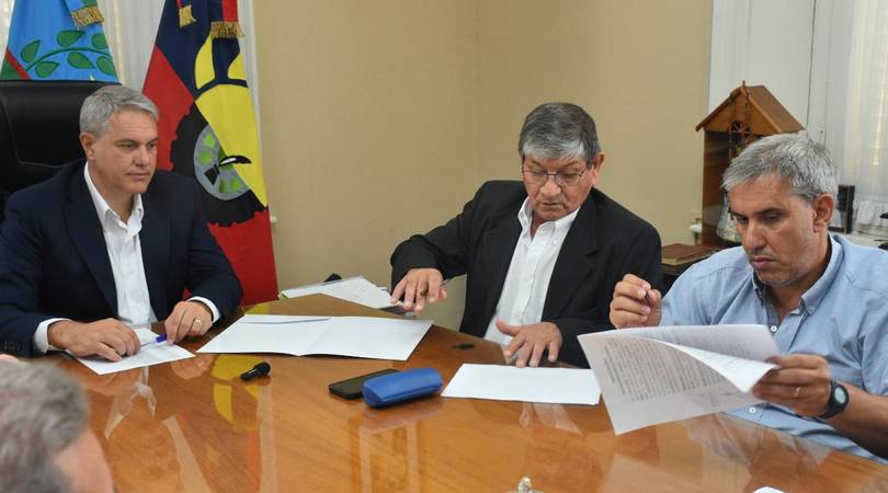 El Municipio firmó contrato con la Cooperativa Eléctrica para una importante obra de alumbrado
