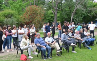 Entrega de créditos a apicultores y plantas frutales