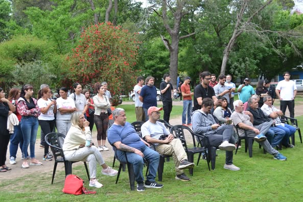 Entrega de créditos a apicultores y plantas frutales