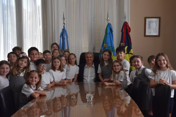 Golía recibió a alumnos y alumnas del Colegio Parroquial que recorrieron el Palacio Municipal
