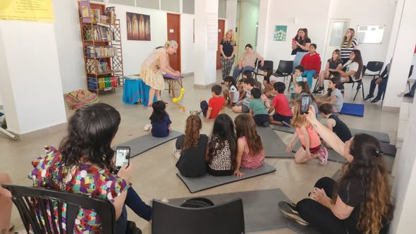 «Con infancias, pensando en las infancias».