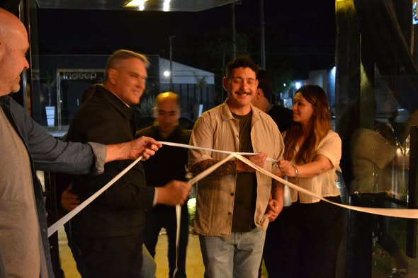 Golía acompañó la inauguración de “Esquina Imagen Restobar”