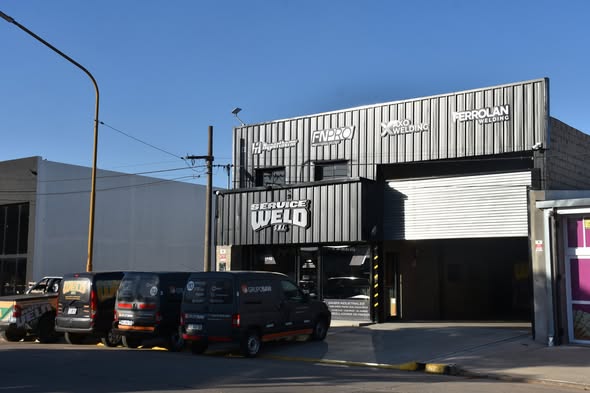 Golía visitó el nuevo local de Service Weld SRL en su inauguración