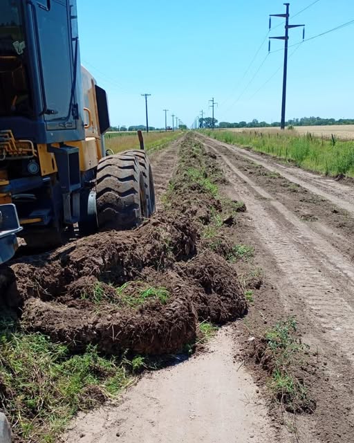 Trabajos en caminos troncales de la zona rural: reparaciones, alteos y zanjeos