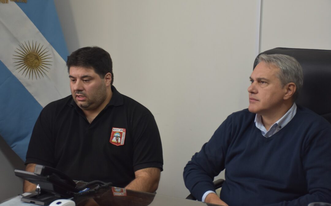 El Intendente Municipal, Darío Golía, encabezó este lunes una conferencia de prensa en donde fue presentada una nueva carrera que se suma a la oferta académica superior de Chacabuco: la Tecnicatura Superior en Maestro Mayor de Obras.