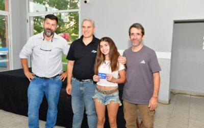 Entrega de anteojos, pases libres y tarjetas “Mi Muni Azul”