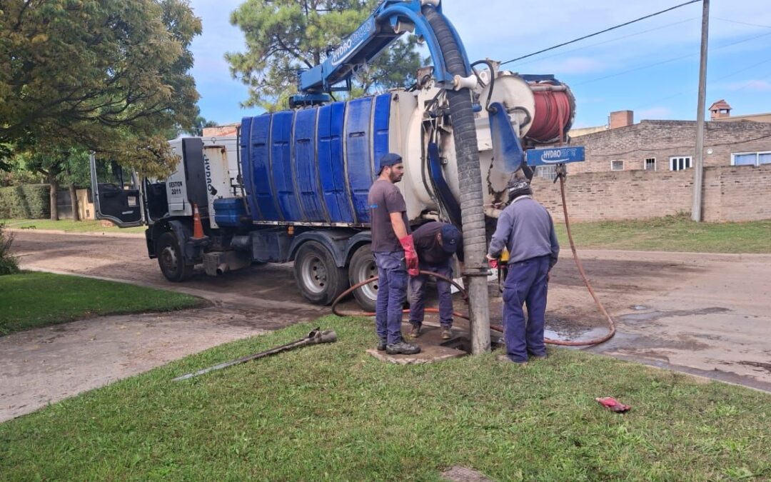 *Servicios Públicos: Trabajo en conjunto para destapar bocas de tormenta*