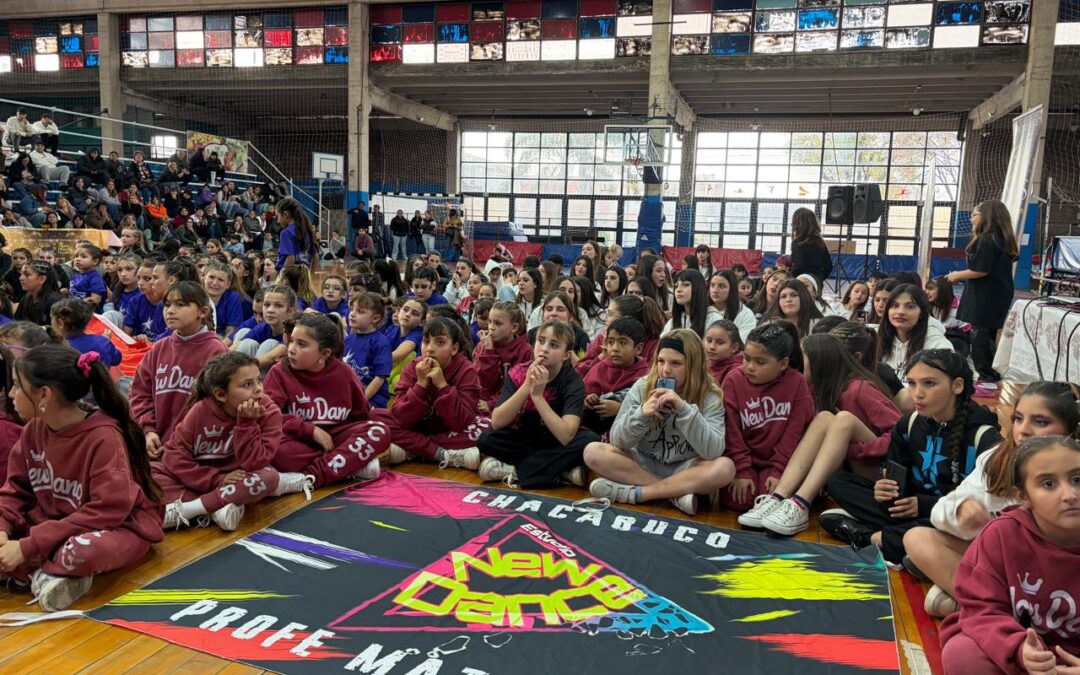 Jornada de Danzas en el Polideportivo Municipal de Chacabuco
