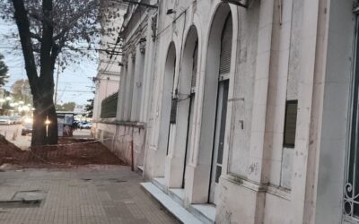 Nueva vereda en la Escuela N°1 y puesta en valor del frente del antiguo Registro Civil
