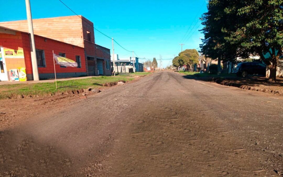 Sosa: «Estamos trabajando en calle Castelli y en simultáneo en la ciudad y los caminos rurales»