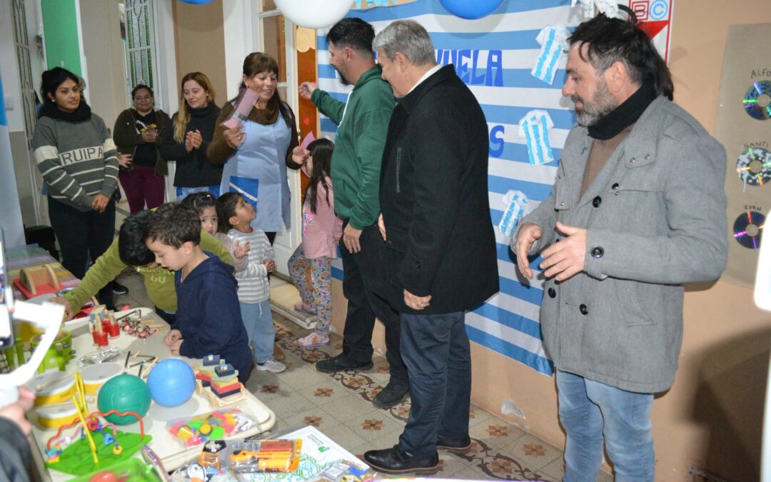 Golía hizo entrega de juguetes, kits didácticos e instrumentos musicales a Rayuela
