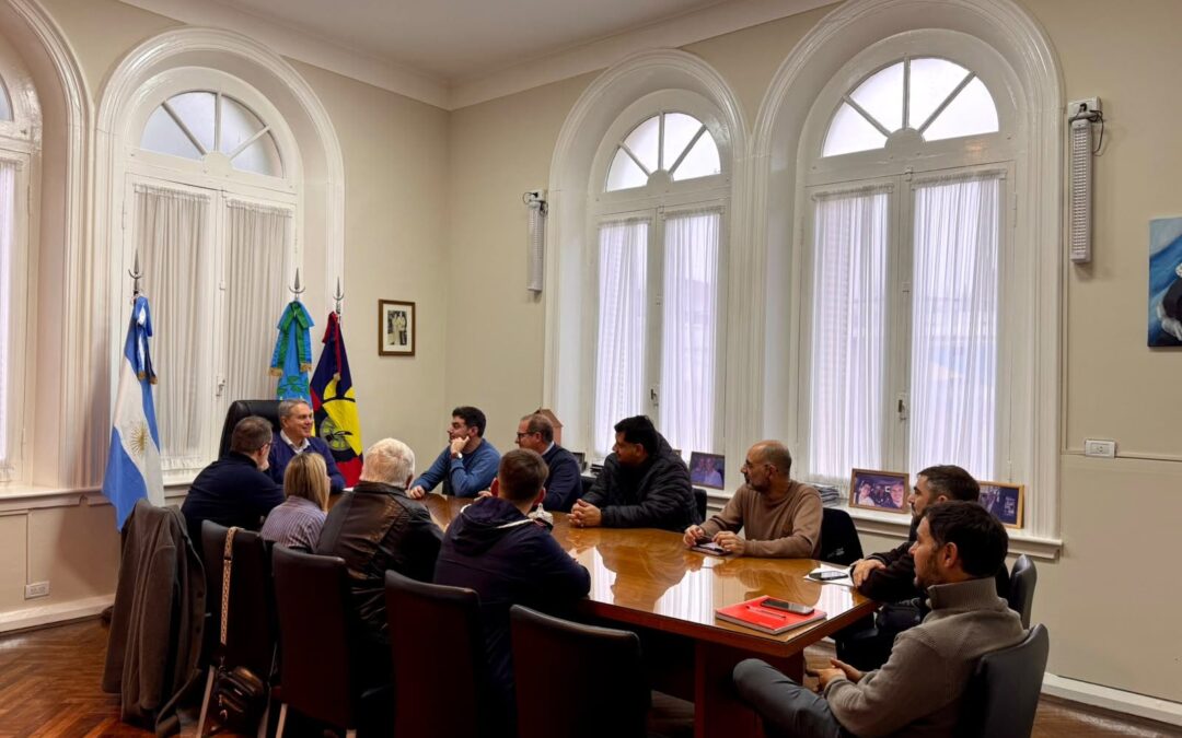 Los recibió en su despacho