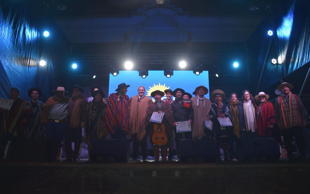Una multitud disfrutó del 2° Festival Internacional de Payadores en el cierre de los festejos de Chacabuco