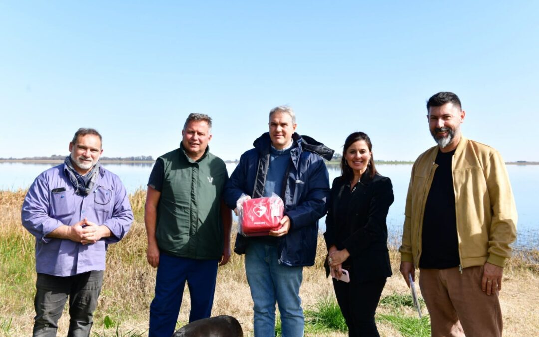 Golía entregó esta tarde un desfibrilador a la Laguna de Rocha