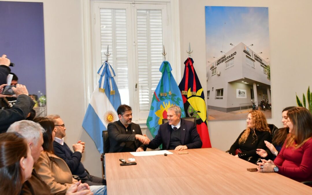 Golía y el Ministro Carlos Bianco firmaron un convenio de Ordenamiento Urbano y recorrieron importantes instituciones de Chacabuco