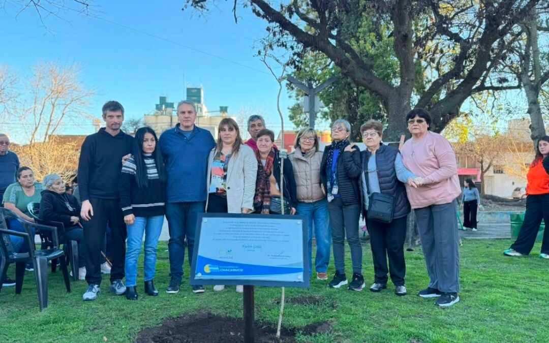 Plantaron un jacarandá en homenaje a Ayelén Golía