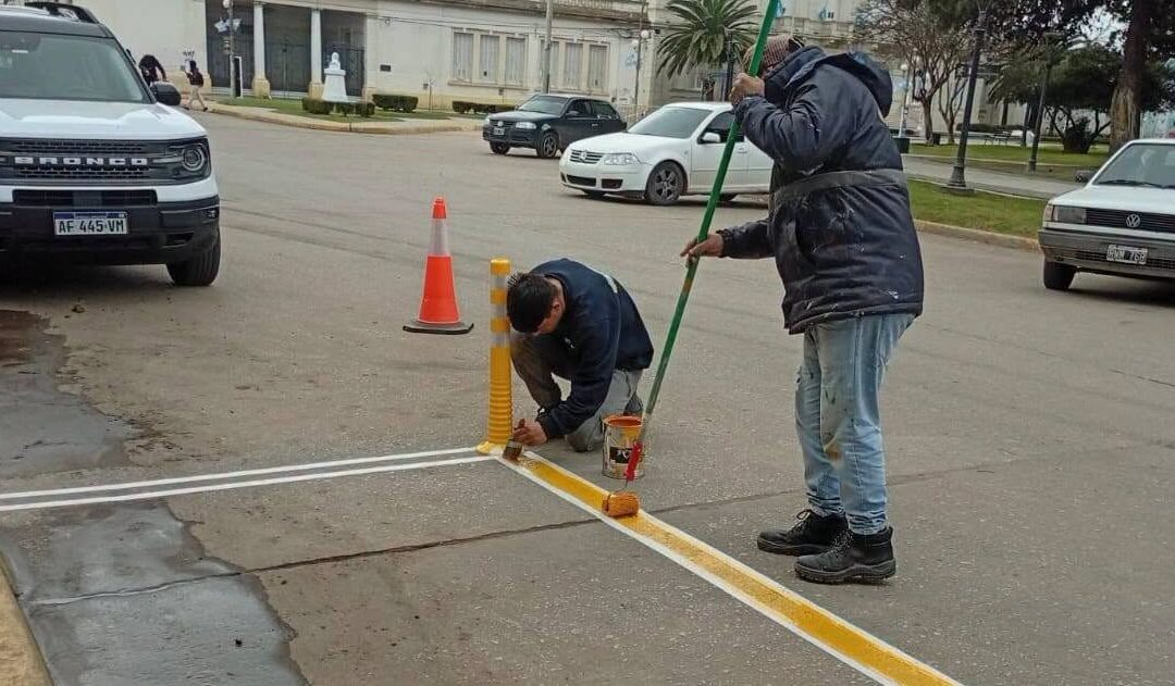 Seguridad: continúan las tareas de demarcación vial y colocación de elementos rebatibles en espacios públicos