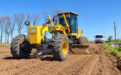 Cuatro máquinas trabajan en simultáneo en la reparación de caminos rurales