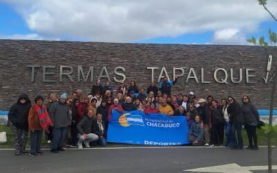 En el marco del Convenio Turístico, la Dirección de Adultos Mayores y la Dirección de Turismo de la Municipalidad de Chacabuco organizan una jornada especial en la localidad de Tapalqué, destinada a promover el encuentro, la recreación y el disfrute de nuevos destinos.
