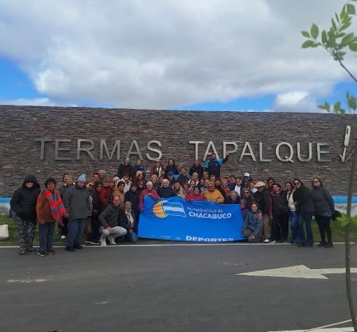 En el marco del Convenio Turístico, la Dirección de Adultos Mayores y la Dirección de Turismo de la Municipalidad de Chacabuco organizan una jornada especial en la localidad de Tapalqué, destinada a promover el encuentro, la recreación y el disfrute de nuevos destinos.