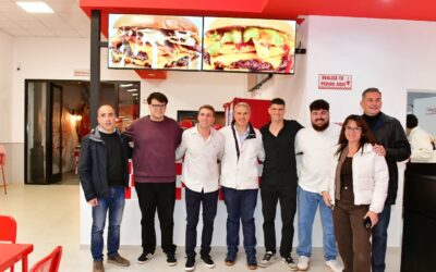 Golía presente en la inauguración de la nueva casa de comidas “Gula”