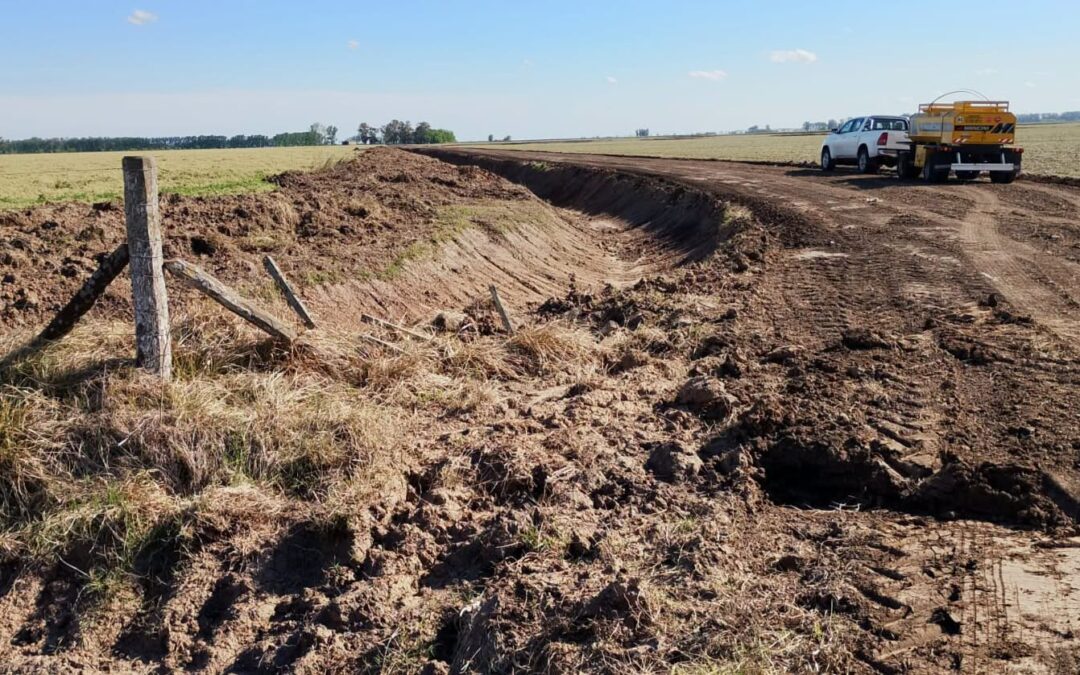 Limpieza de canales y zanjas para mejorar el escurrimiento del agua